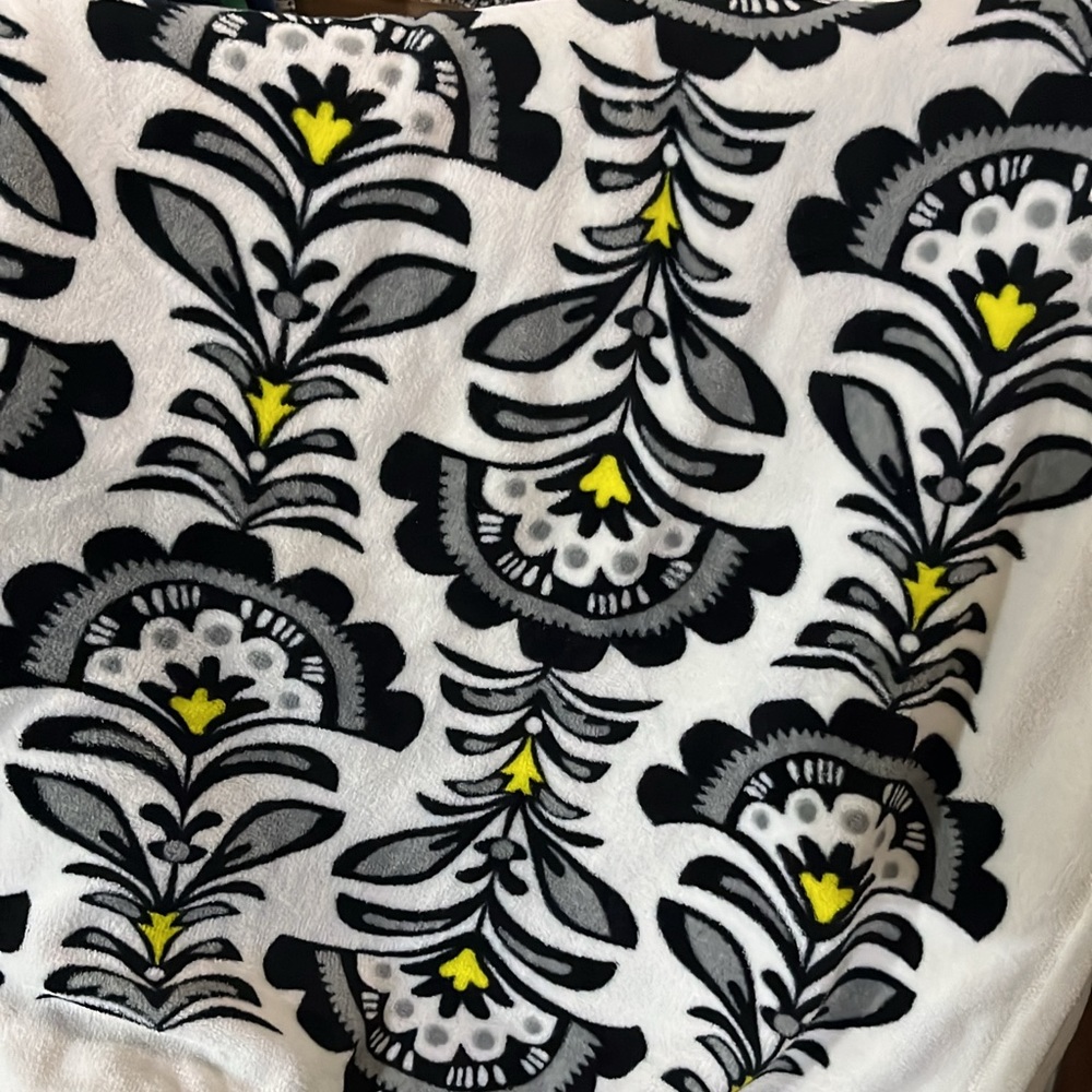 Vera Bradley Blanket in Fanfare EUC